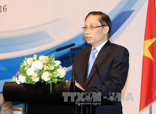 越南外交部副部长黎怀忠会见中国广西壮族自治区党委书记彭清华 ảnh 1 越南外交部副部长黎怀忠会见中国广西壮族自治区党委书记彭清华 ảnh 1