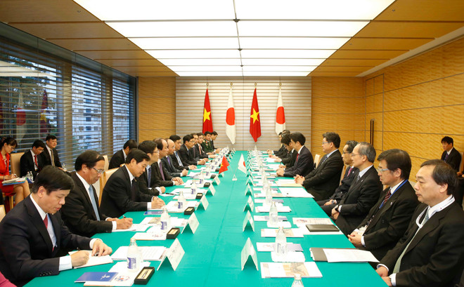 越南政府总理阮春福与日本首相安倍晋三举行会谈 ảnh 2 越南政府总理阮春福与日本首相安倍晋三举行会谈 ảnh 2