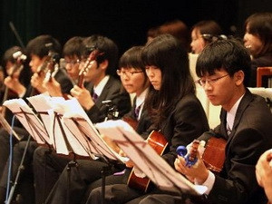 越加举行友好交响音乐会 ảnh 1