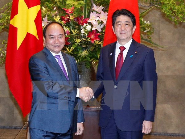 越南政府总理阮春福与日本首相安倍晋三举行会谈 ảnh 1 越南政府总理阮春福与日本首相安倍晋三举行会谈 ảnh 1