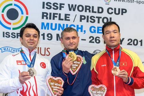 射击世界杯德国站：越南射击运动员黄春荣摘铜 ảnh 1