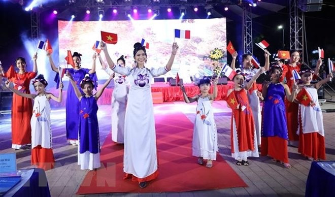 第23届九龙江三角洲地区法语节在芹苴市举行 ảnh 1 第23届九龙江三角洲地区法语节在芹苴市举行 ảnh 1