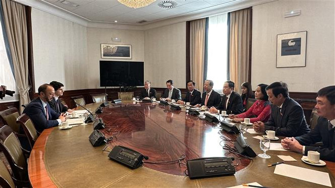 越南国会常务副主席陈青敏与西班牙参众两院领导举行会谈 ảnh 2 越南国会常务副主席陈青敏与西班牙参众两院领导举行会谈 ảnh 2