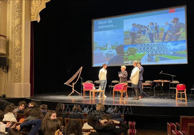 系列越南文化推广活动在法国枫丹白露市举行 ảnh 1