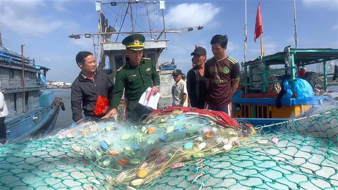 越南各地严厉打击非法捕捞行为 ảnh 2 越南各地严厉打击非法捕捞行为 ảnh 2