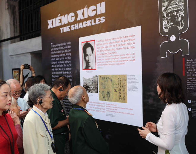 胡志明主席诞辰130周年:越南多地举办关于胡伯伯和革命战士的图片资料展活动 ảnh 1 胡志明主席诞辰130周年:越南多地举办关于胡伯伯和革命战士的图片资料展活动 ảnh 1