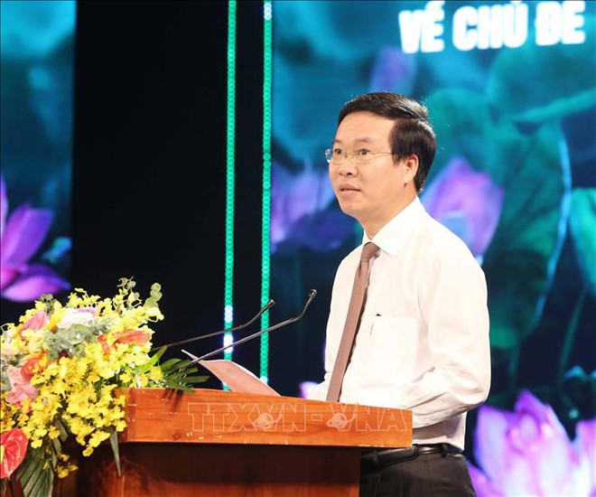 古巴诗人在“学习和践行胡志明思想、道德、作风”文学、艺术和新闻作品创作宣传比赛中荣获特别奖 ảnh 2