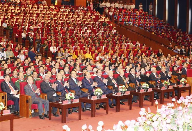 胡志明主席诞辰130周年纪念大会在河内隆重举行 ảnh 1