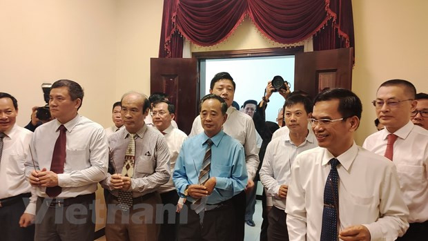 胡志明主席诞辰130周年:旅居柬埔寨越南人上香缅怀胡志明主席 ảnh 1 胡志明主席诞辰130周年:旅居柬埔寨越南人上香缅怀胡志明主席 ảnh 1