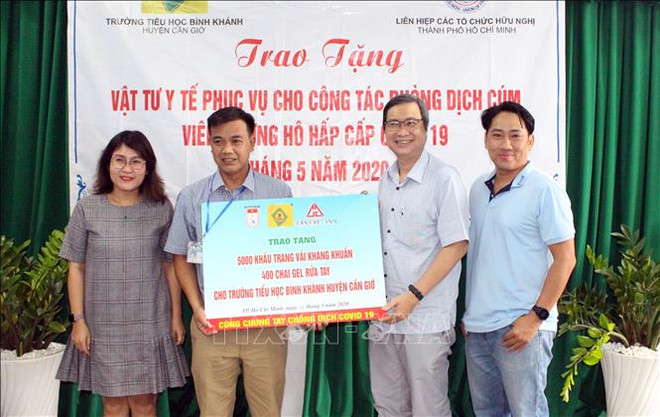 越南友好组织联合会胡志明市分会助力当地学校抗击疫情 ảnh 1 越南友好组织联合会胡志明市分会助力当地学校抗击疫情 ảnh 1