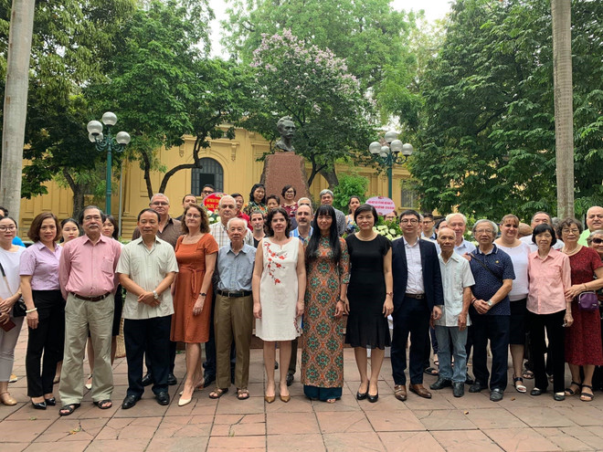 古巴民族英雄何塞·马蒂逝世125周年纪念活动在河内市举行 ảnh 1 古巴民族英雄何塞·马蒂逝世125周年纪念活动在河内市举行 ảnh 1