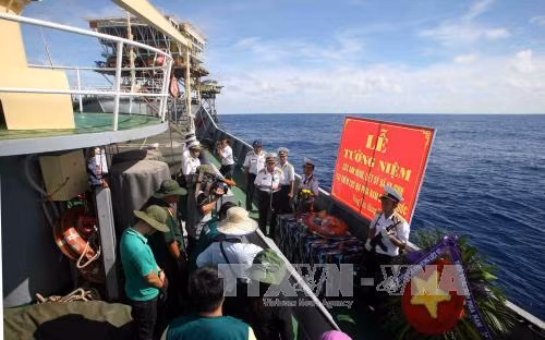 悼念为保卫祖国南部大陆架而英勇牺牲的战士们 ảnh 1