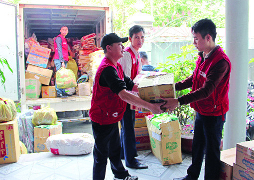 全社会捐款帮助贫困群众过上温暖祥和的新春 ảnh 1 全社会捐款帮助贫困群众过上温暖祥和的新春 ảnh 1