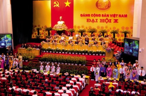越南革新开放30周年的成就:党革新开放路线的发展 ảnh 1 越南革新开放30周年的成就:党革新开放路线的发展 ảnh 1