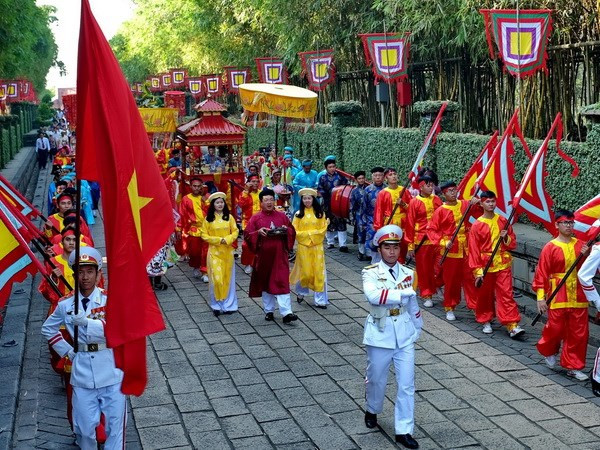 雄王国祖柱形粽子供奉仪式暨向礼成侯阮有镜敬香仪式在胡志明市举行 ảnh 1 雄王国祖柱形粽子供奉仪式暨向礼成侯阮有镜敬香仪式在胡志明市举行 ảnh 1
