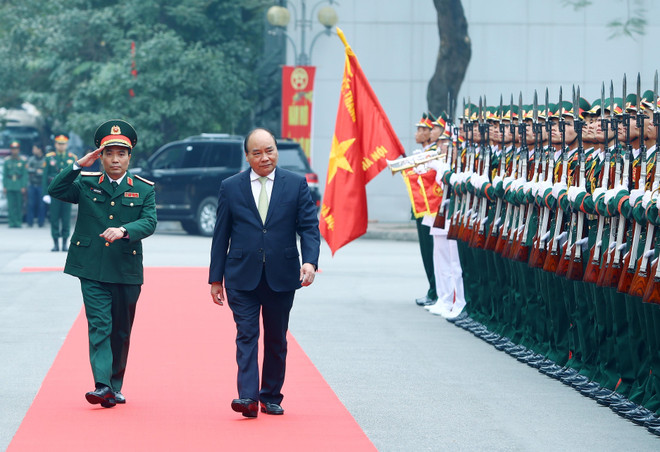 政府总理阮春福检查首都河内司令部的随时战备工作 ảnh 1 政府总理阮春福检查首都河内司令部的随时战备工作 ảnh 1