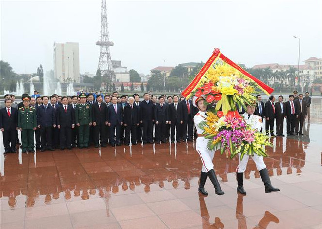 越共中央总书记阮富仲赴兴安省拜年 ảnh 2 越共中央总书记阮富仲赴兴安省拜年 ảnh 2