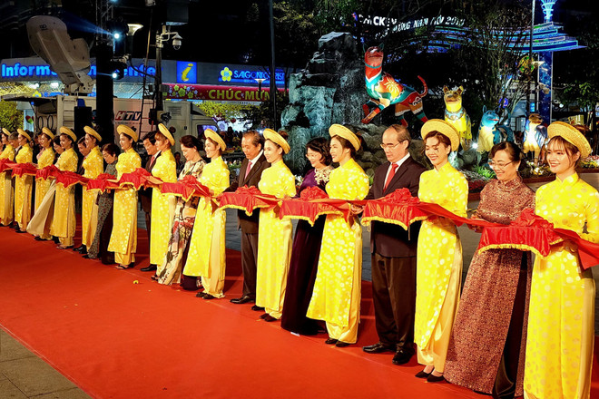 胡志明市2018戊戌年阮慧花街正式开街迎客 ảnh 1 胡志明市2018戊戌年阮慧花街正式开街迎客 ảnh 1