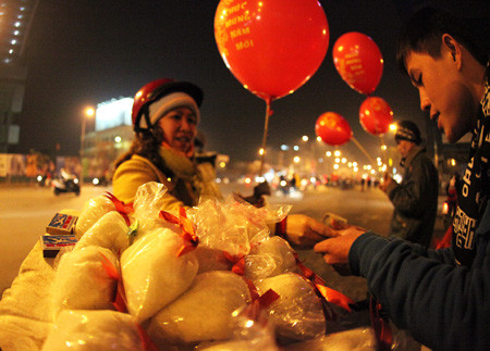 春节初一买盐——越南人过年的习俗 ảnh 1