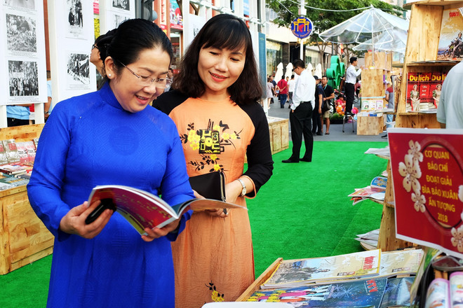 胡志明市2018戊戌年阮慧花街正式开街迎客 ảnh 2 胡志明市2018戊戌年阮慧花街正式开街迎客 ảnh 2