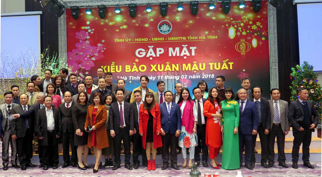 越南各地举行春节见面会 向武装力量和越南侨胞拜年 ảnh 2 越南各地举行春节见面会 向武装力量和越南侨胞拜年 ảnh 2