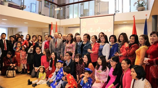 越南驻印度和荷兰大使馆举办多项新春迎新活动 ảnh 2 越南驻印度和荷兰大使馆举办多项新春迎新活动 ảnh 2