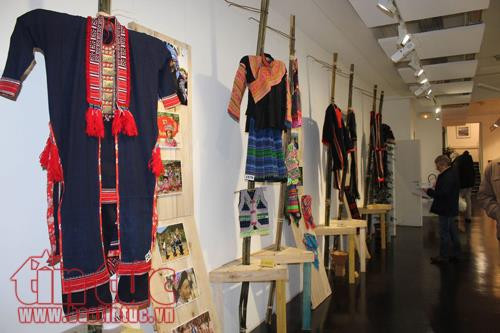 越南54个民族服装惊艳亮相法国西部 ảnh 1