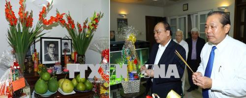阮春福向总书记阮文灵和总理范文同敬香 ảnh 1 阮春福向总书记阮文灵和总理范文同敬香 ảnh 1