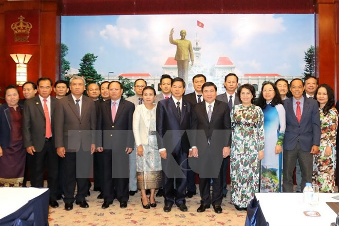 胡志明市荣获老挝政府授予的一级发展勋章 ảnh 1 胡志明市荣获老挝政府授予的一级发展勋章 ảnh 1