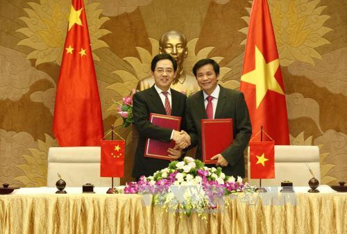 中国政府向越南国会赠送礼品 ảnh 1 中国政府向越南国会赠送礼品 ảnh 1