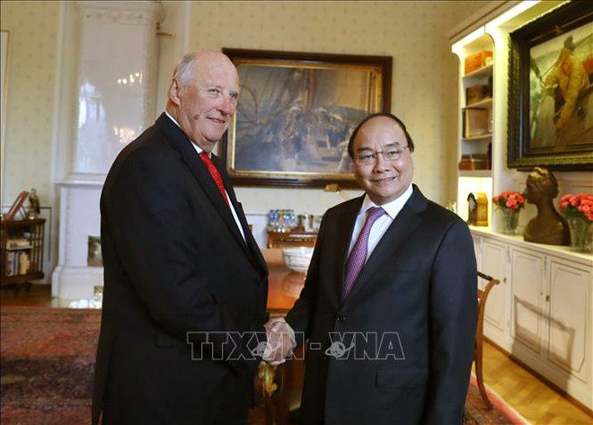 政府总理阮春福会见挪威国王哈拉尔五世 ảnh 1