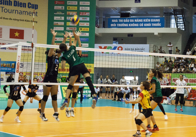 坚江省：中国四川女子排球队荣获2019年平田VTV9杯国际女子排球比赛冠军 ảnh 2