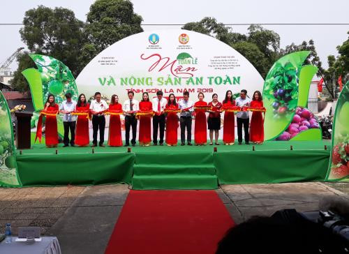 2019年山罗李子和农产周在河内市开幕 ảnh 1 2019年山罗李子和农产周在河内市开幕 ảnh 1