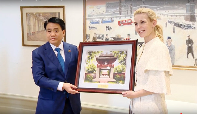 河内市人民委员会主席会见瑞典斯德哥尔摩市市长 ảnh 2