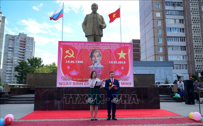 纪念胡志明主席诞辰129周年活动在世界多个国家举行 ảnh 1