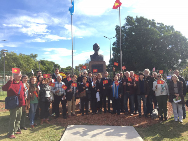 胡志明主席诞辰129周年：阿根廷人民缅怀胡志明主席 ảnh 1