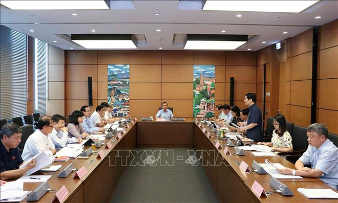 第十四届国会第七次会议：保障宏观经济稳定和控制通胀是第一优先任务 ảnh 1