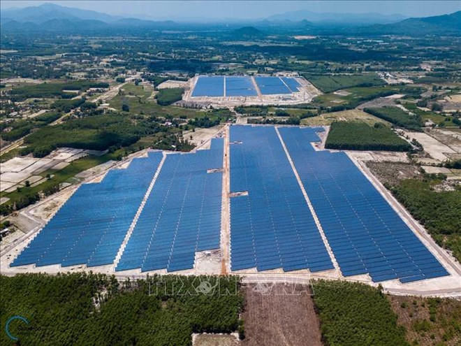 平定省第一座太阳能发电厂并入国家电网 ảnh 2