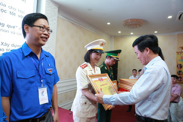 武阿丁奖：对为少数民族同胞做出巨大贡献的个人和集体给予表彰 ảnh 2