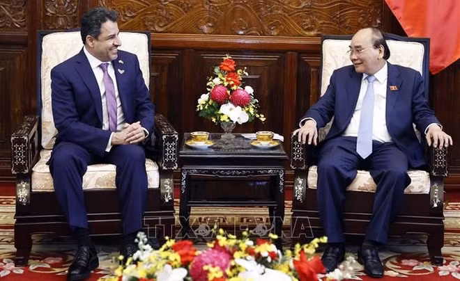 国家主席阮春福会见前来拜别的阿联酋驻越南大使 ảnh 1