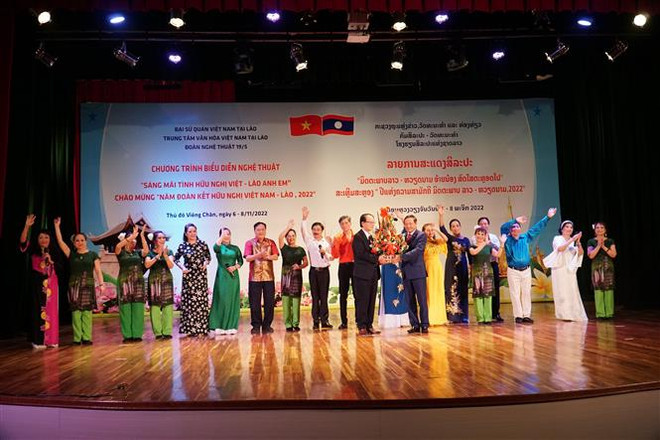越南与老挝建交60周年:举行文艺交流活动庆祝越老友谊团结年 ảnh 1 越南与老挝建交60周年:举行文艺交流活动庆祝越老友谊团结年 ảnh 1