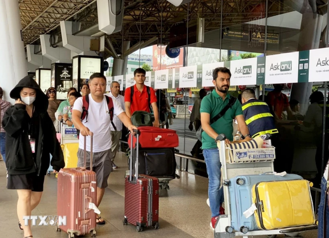 4·30和5·1国际劳动节假期新山一机场起降国际航班同比增长5.87% ảnh 1