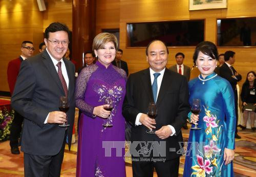 政府总理阮春福主持国庆招待会 庆祝越南国庆72周年 ảnh 2