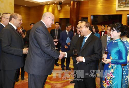 政府总理阮春福主持国庆招待会 庆祝越南国庆72周年 ảnh 3