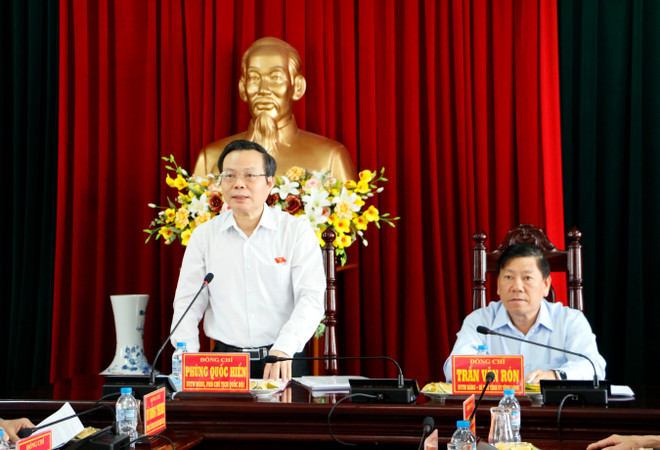 国会副主席冯国显: 永隆省应朝着适应海水入侵现状推进农业结构转型 ảnh 1 国会副主席冯国显: 永隆省应朝着适应海水入侵现状推进农业结构转型 ảnh 1