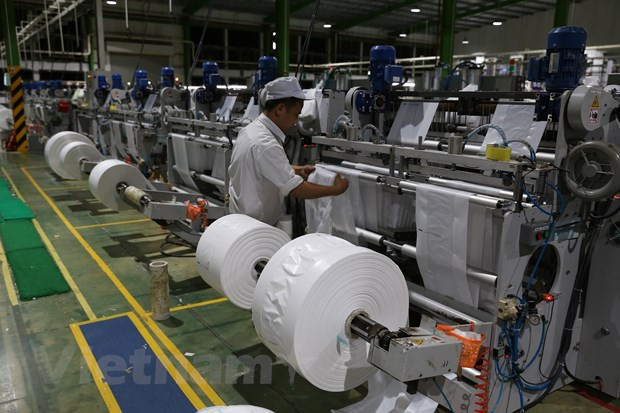 由于假期长4月份越南出口总额下降12％以上 ảnh 1