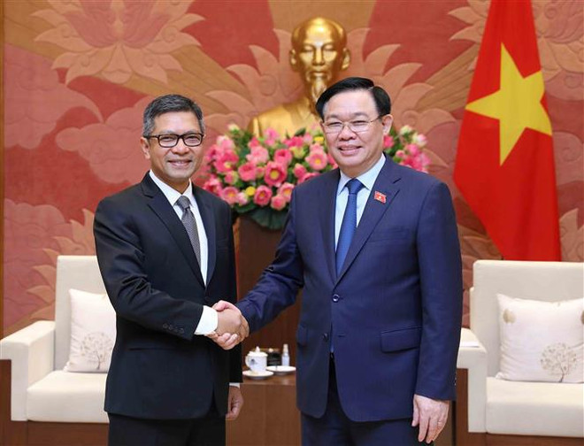 越南国会主席王廷惠会见印度尼西亚和伊朗大使 ảnh 1 越南国会主席王廷惠会见印度尼西亚和伊朗大使 ảnh 1
