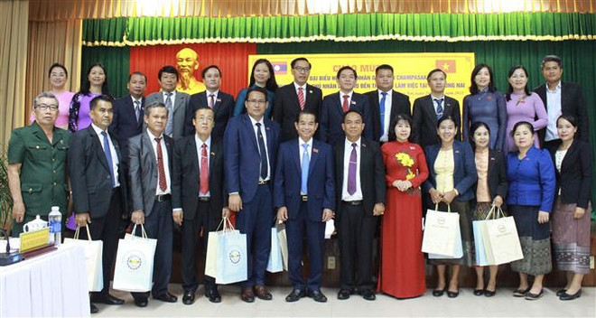 同奈省和老挝占巴塞省就人民议会工作交换经验 ảnh 2 同奈省和老挝占巴塞省就人民议会工作交换经验 ảnh 2