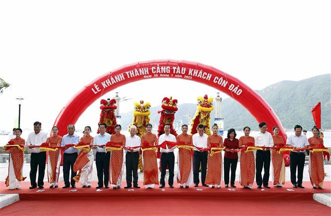 越南国家主席武文赏在巴地头顿省昆岛县调研 ảnh 2 越南国家主席武文赏在巴地头顿省昆岛县调研 ảnh 2