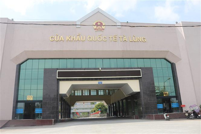 越南高平省驮隆国际口岸出入境活动反弹 ảnh 1